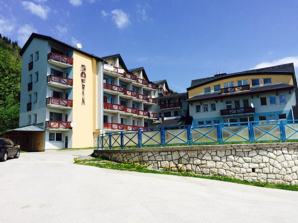 Property building, Day
