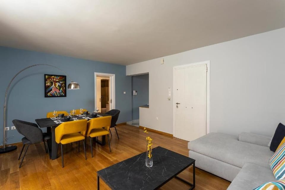 Living room, Seating area, Dining area