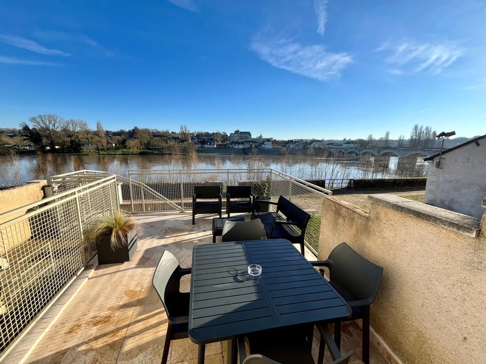 Patio, Day, Natural landscape, View (from property/room), Balcony/Terrace, Dining area, River view