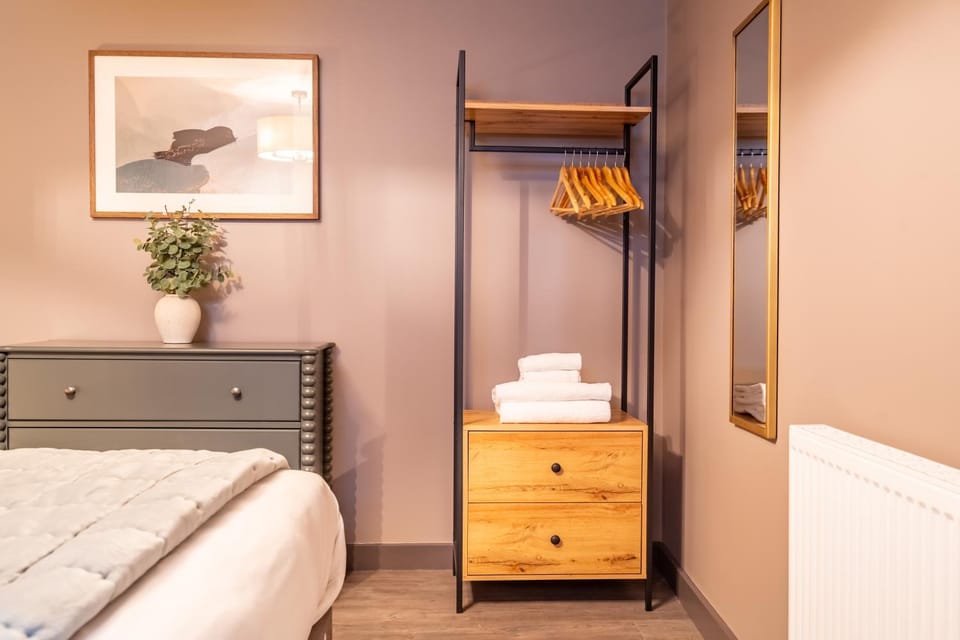 Bedroom, towels, wardrobe