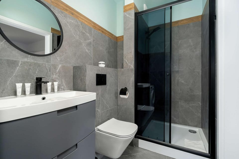 Shower, Toilet, Bathroom, towels