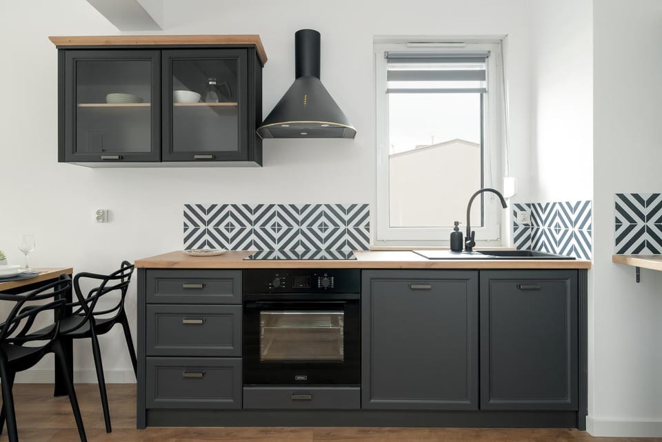 Kitchen or kitchenette, Dining area, oven, stove