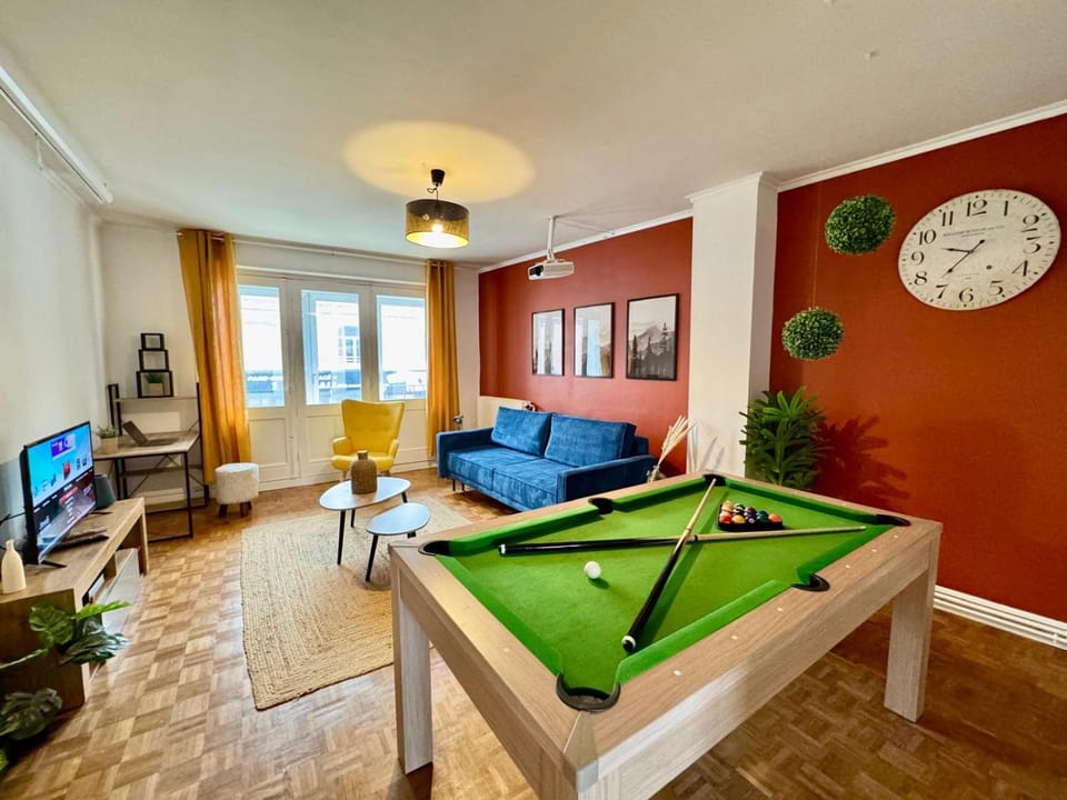 Le Ciné-Billard du Quai de la Gare-Parking-Balcon Apartment in Amiens