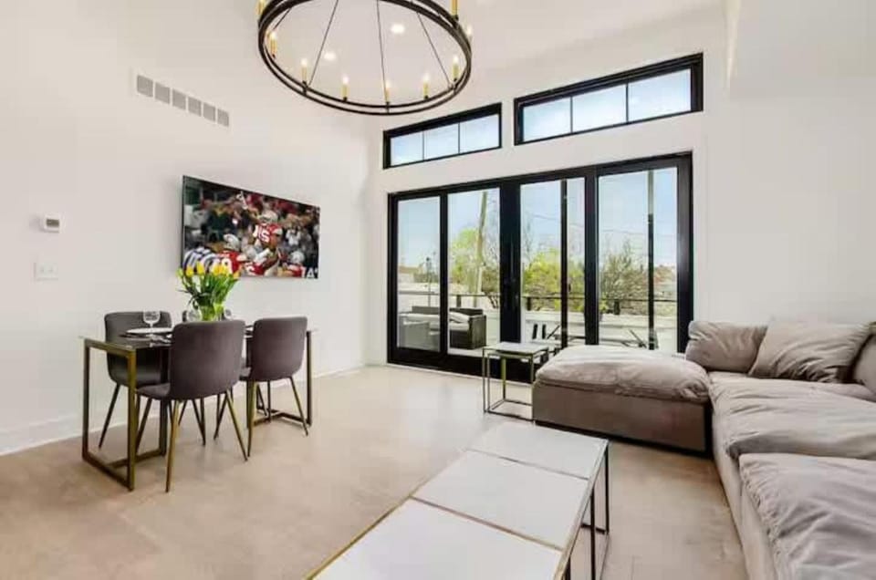 View (from property/room), Living room, Seating area, Dining area