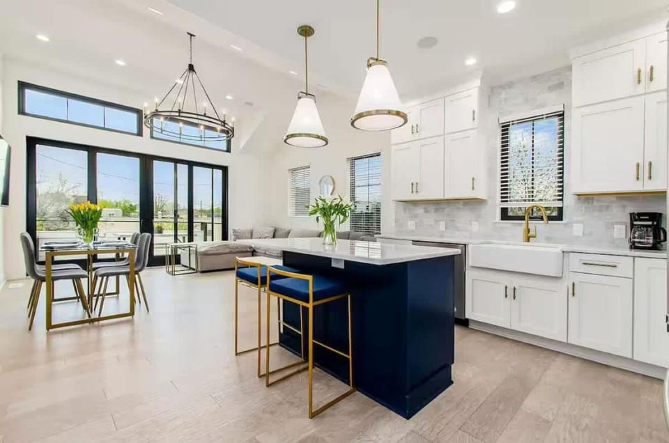 Kitchen or kitchenette, Dining area, dishwasher, minibar, oven, stove, toaster