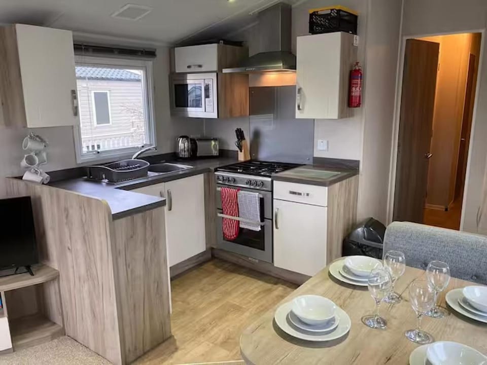 Kitchen or kitchenette, oven, stove