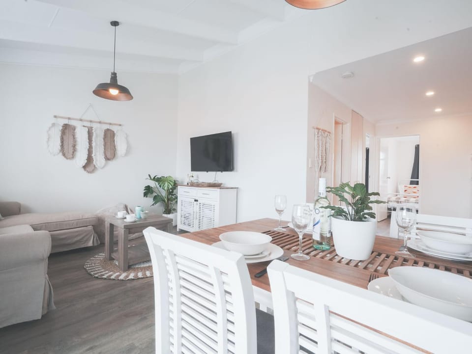TV and multimedia, Living room, Dining area