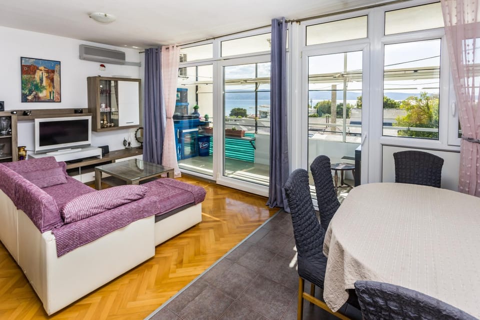 Communal lounge/ TV room, Seating area, Dining area