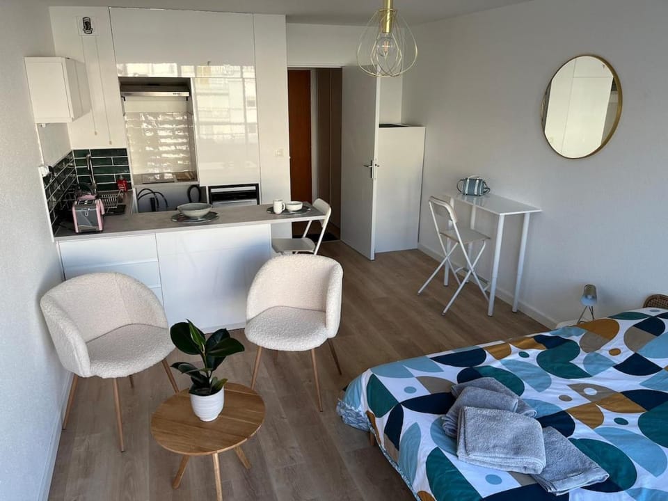 Joli studio cozy, balcon, Cité des Congrès, Gare Sud Apartment in Nantes