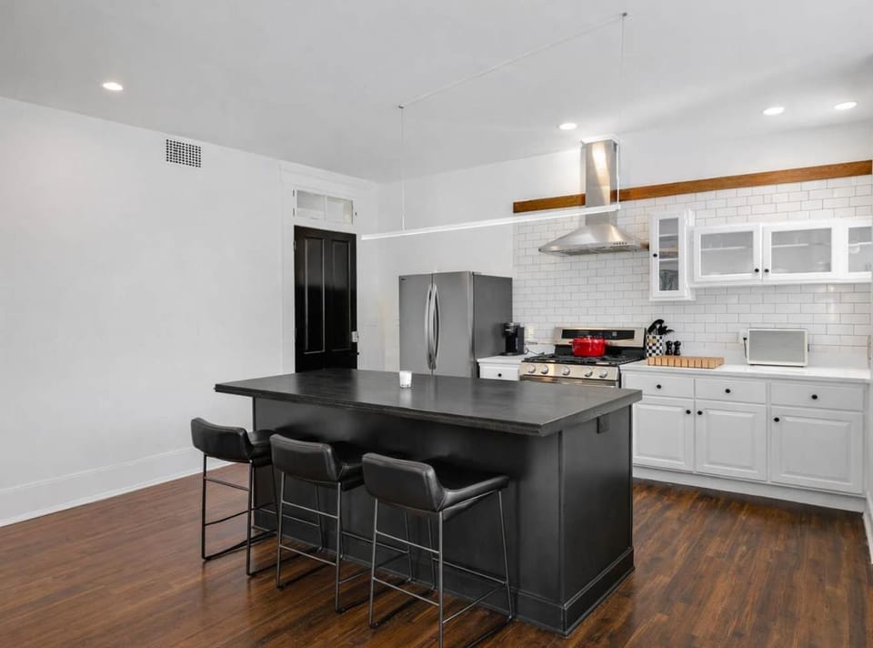 Perfect Stay in Louisville Vibrant Highlands Apartment in Jefferson County