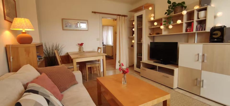Guest House with Garden Terrace - Free Parking Apartment in Vienna