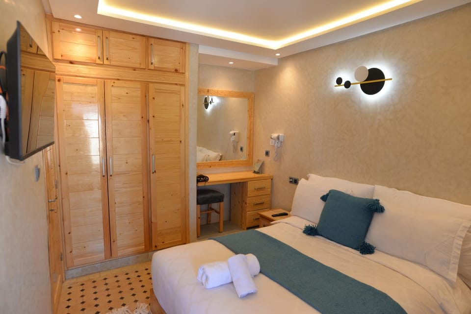 Photo of the whole room, Bedroom
