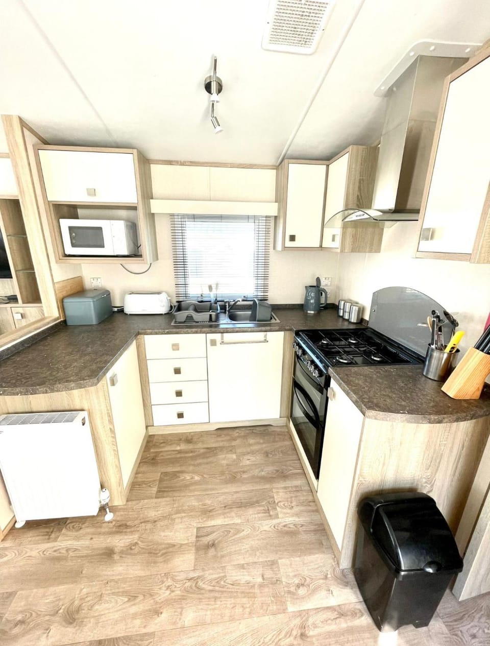Gold Standard Luxury and Modern Static Caravan at Clarach Bay House in Tirymynach