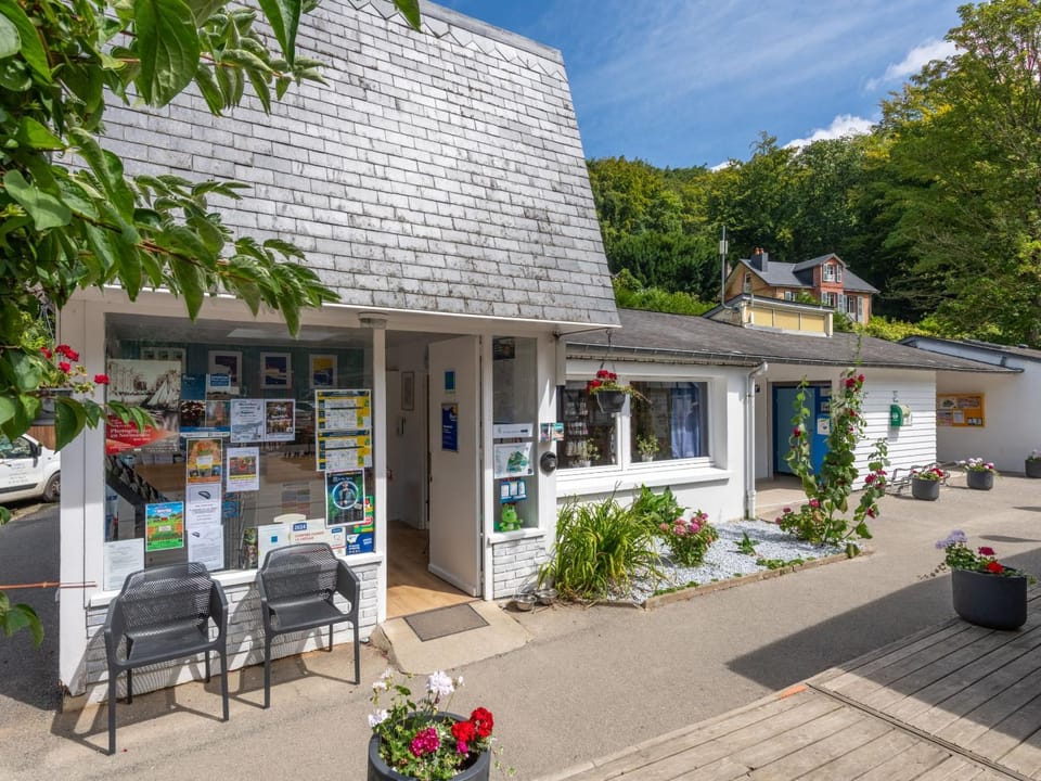 Property building, Lobby or reception