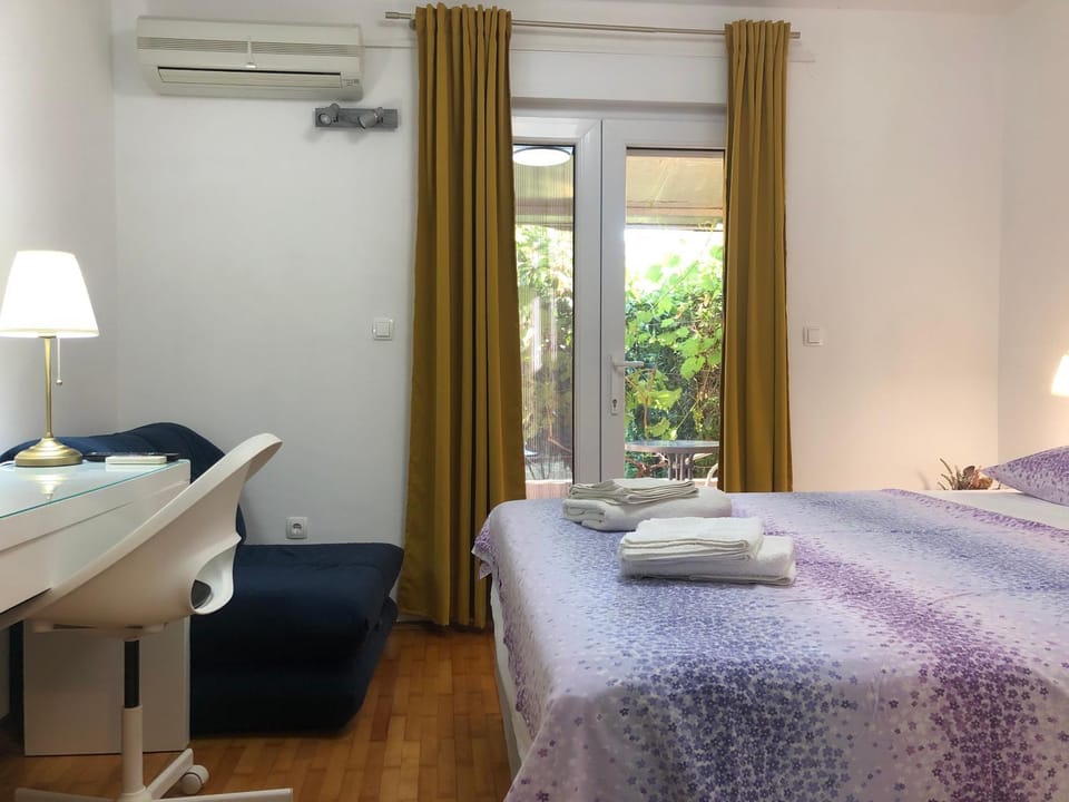 Double room with bathroom, beach close, kitchen use Bed and Breakfast in Premantura