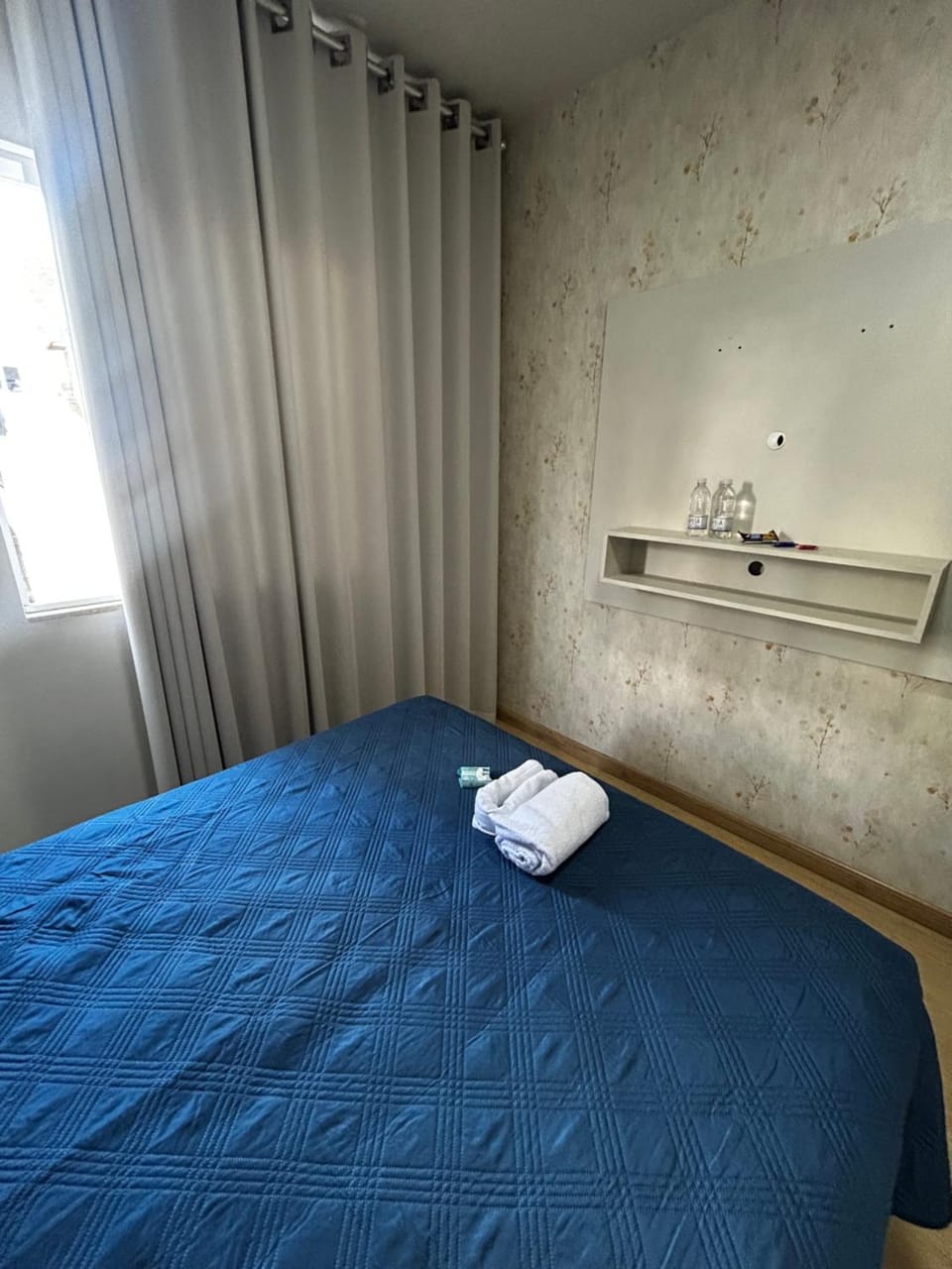Bed, Photo of the whole room, towels