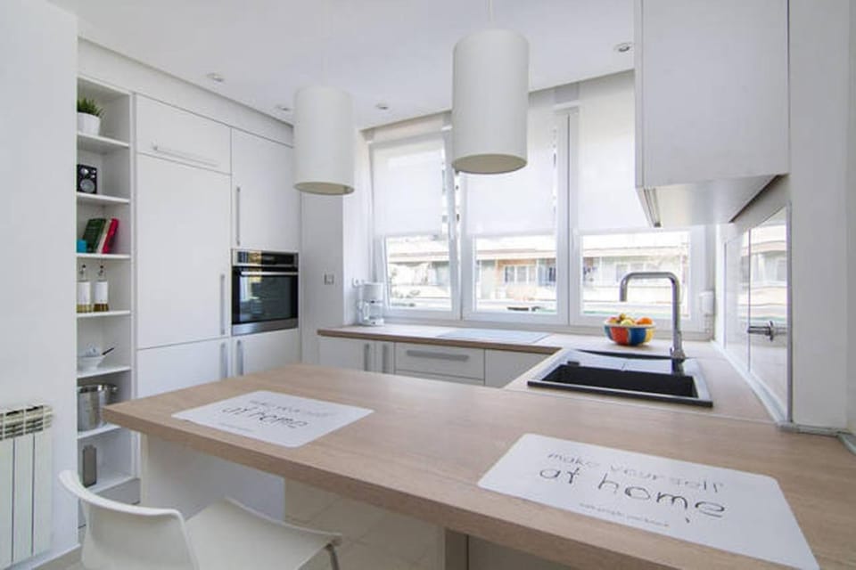TV and multimedia, Coffee/tea facilities, Seating area, Dining area
