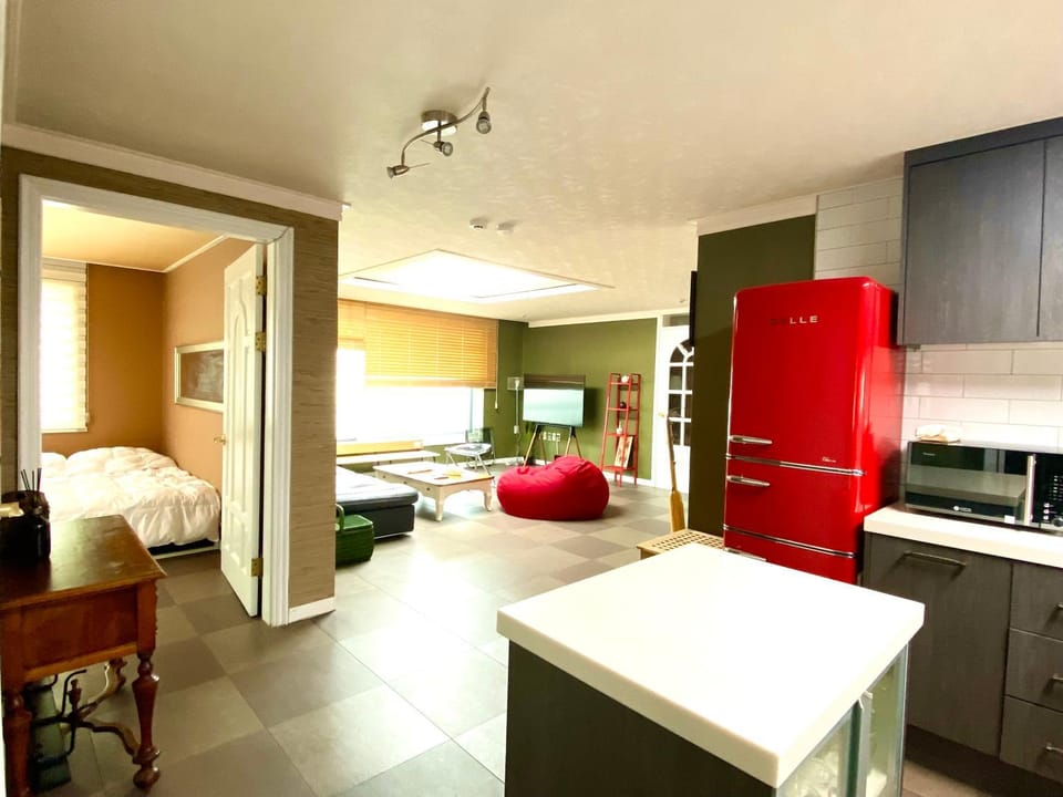Living room, Bedroom, Entertainment, minibar