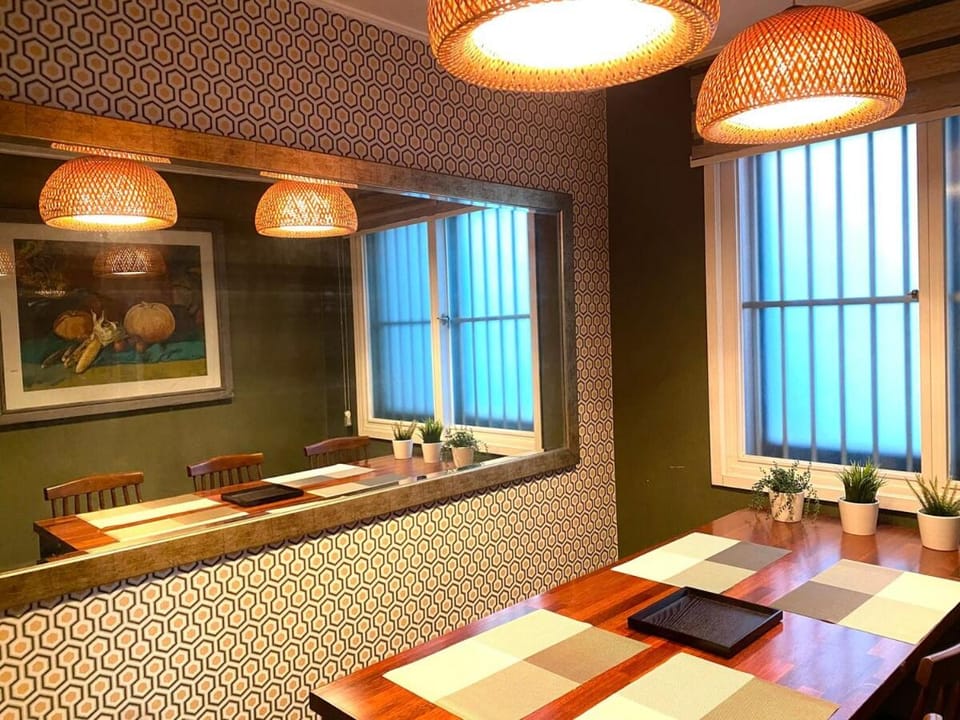 Restaurant/places to eat, Banquet/Function facilities, Seating area