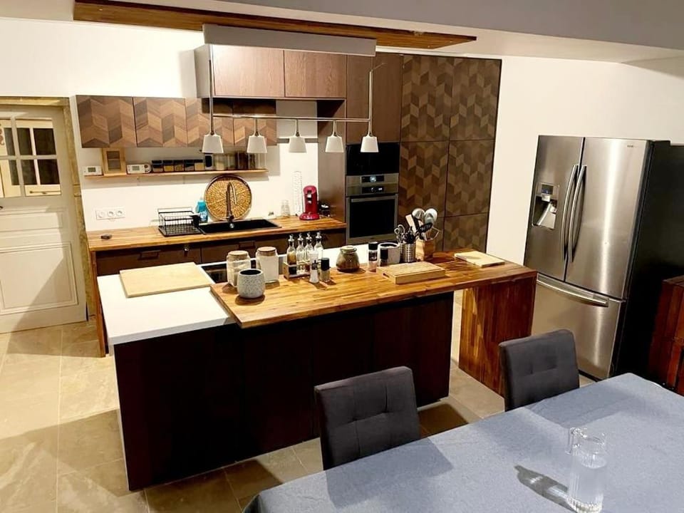 Kitchen or kitchenette, Dining area, dishwasher, oven, stove, toaster