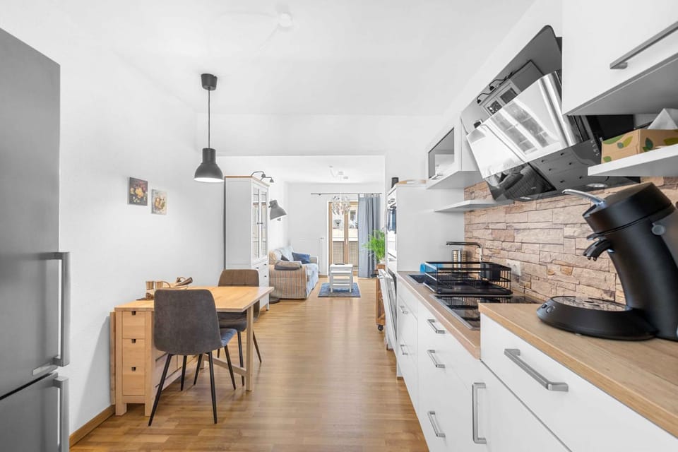 Kitchen or kitchenette, Dining area, oven