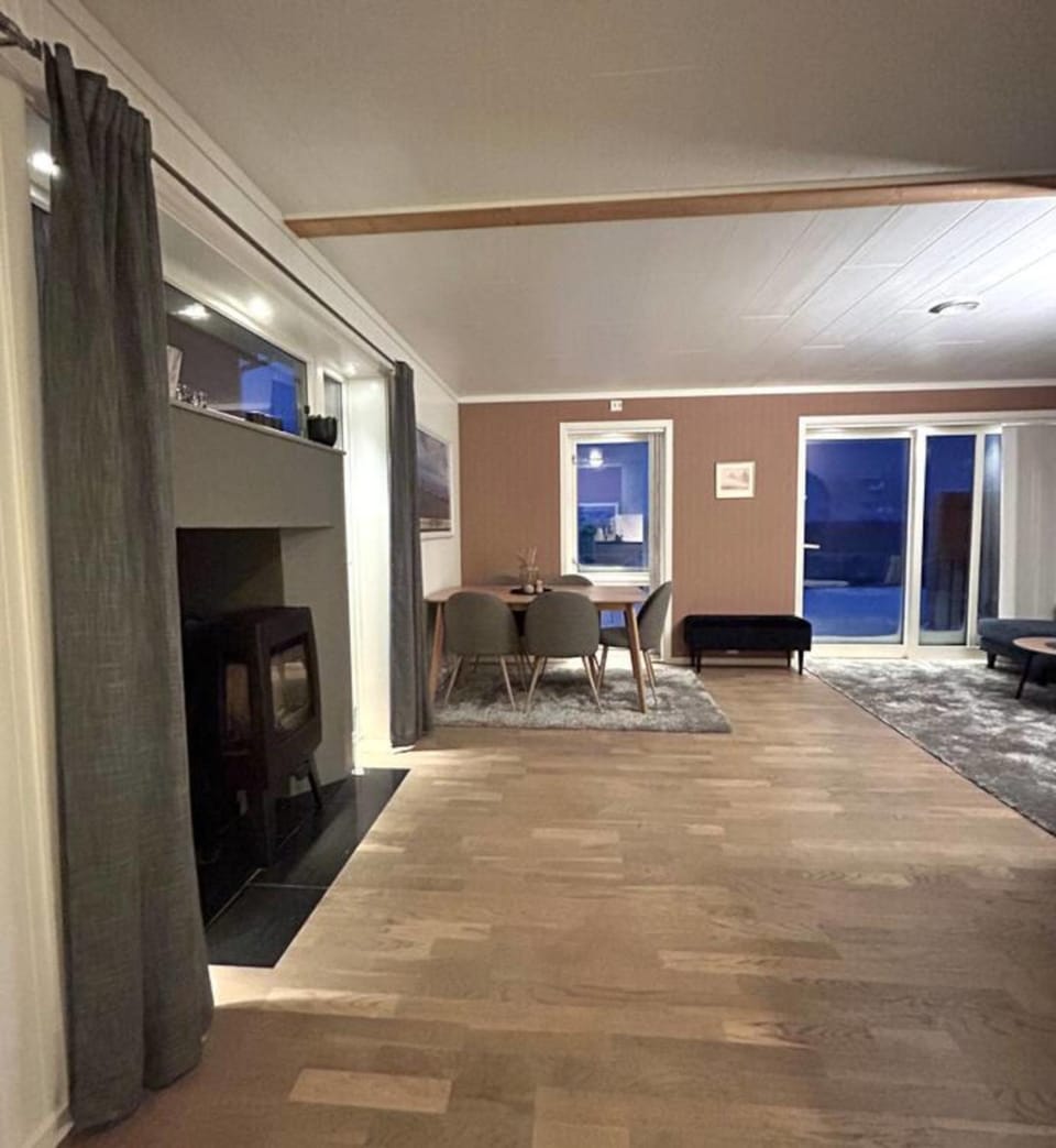 Living room, Dining area, fireplace