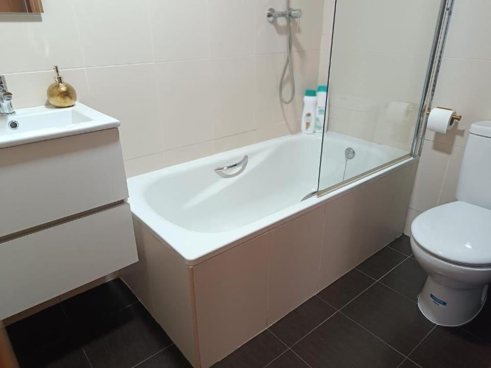 Bathroom, Bath