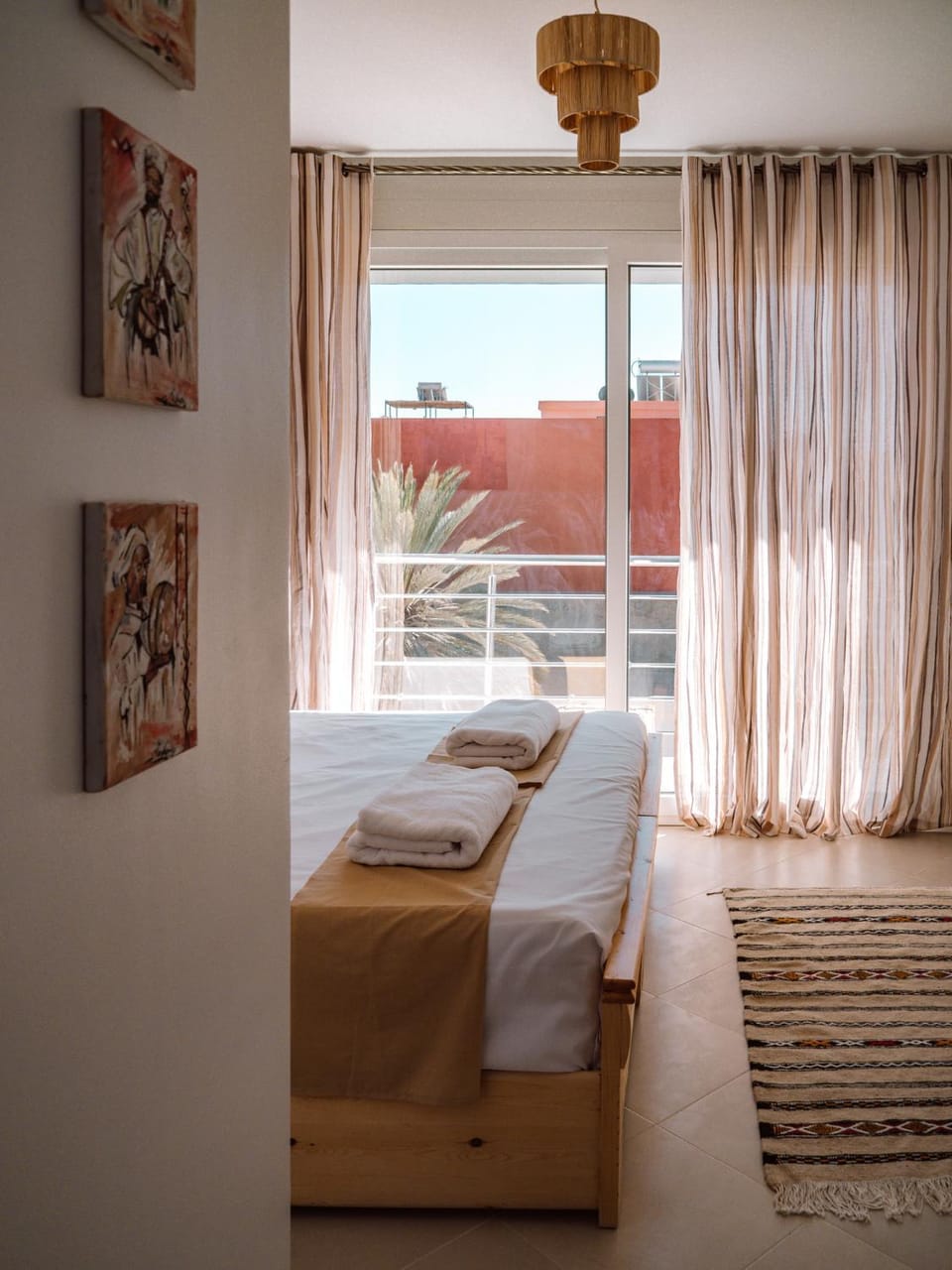 Bed, Balcony/Terrace, Photo of the whole room, Decorative detail, Bedroom, towels