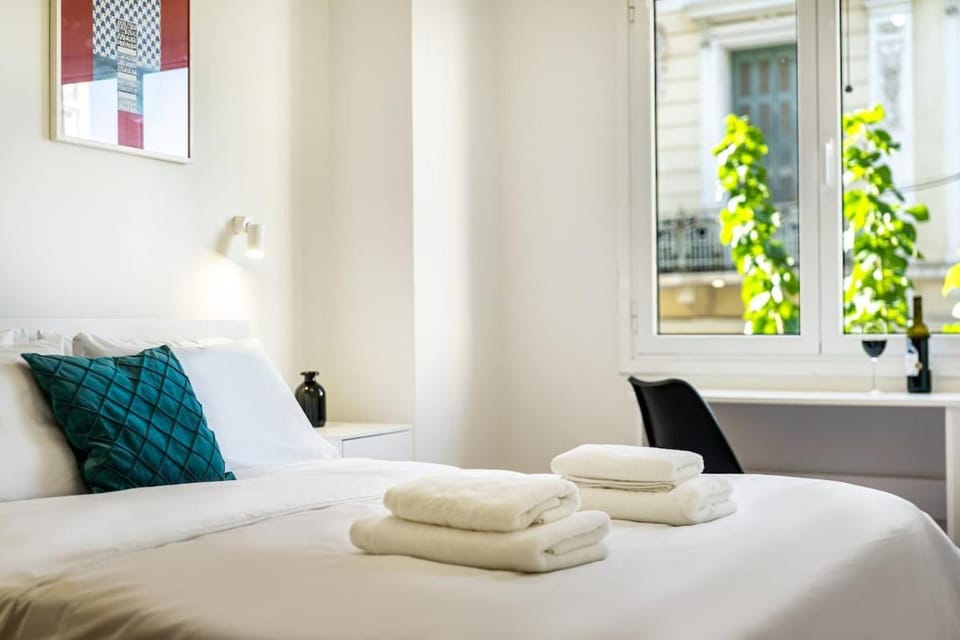 3 Bedroom Gem at METRO Apartment in Athens