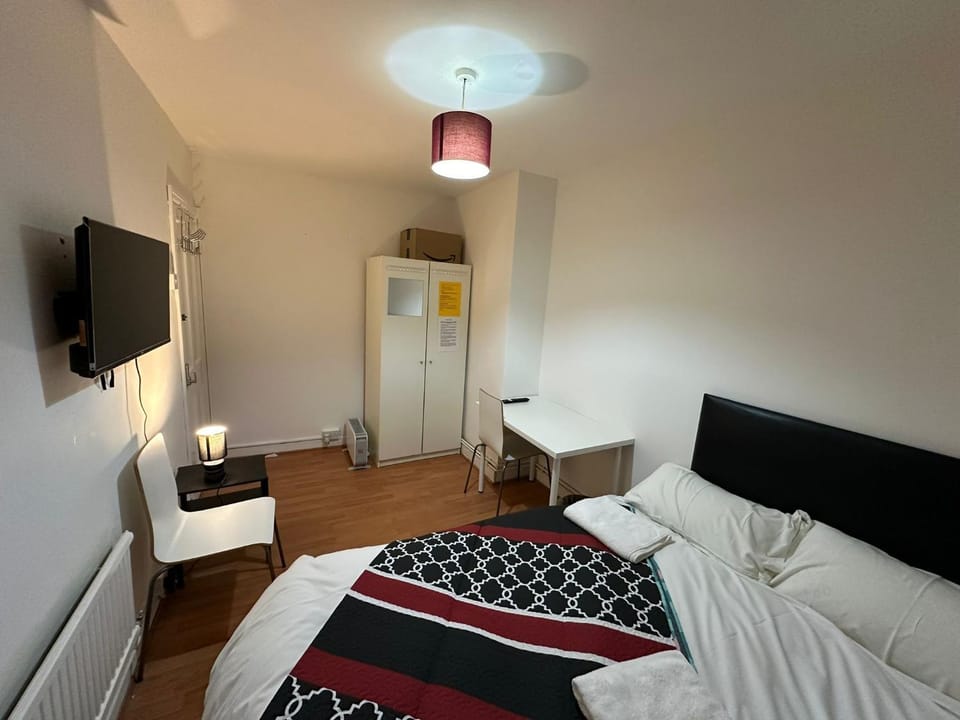 Bed, Bedroom, heating, wardrobe