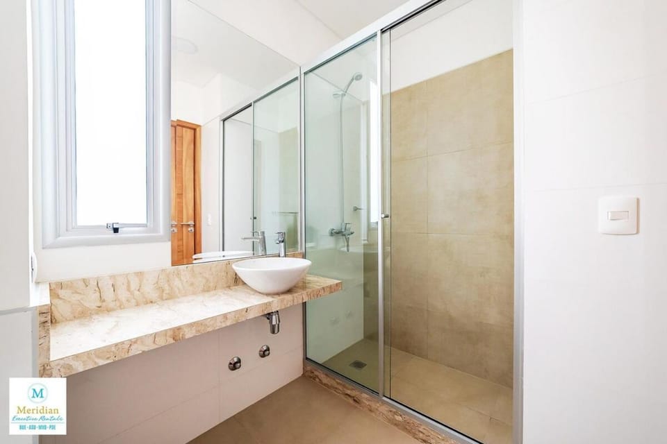 205 Emerald! meters from the Shopping del Sol! High Speed WiFi! Apartment in Asunción