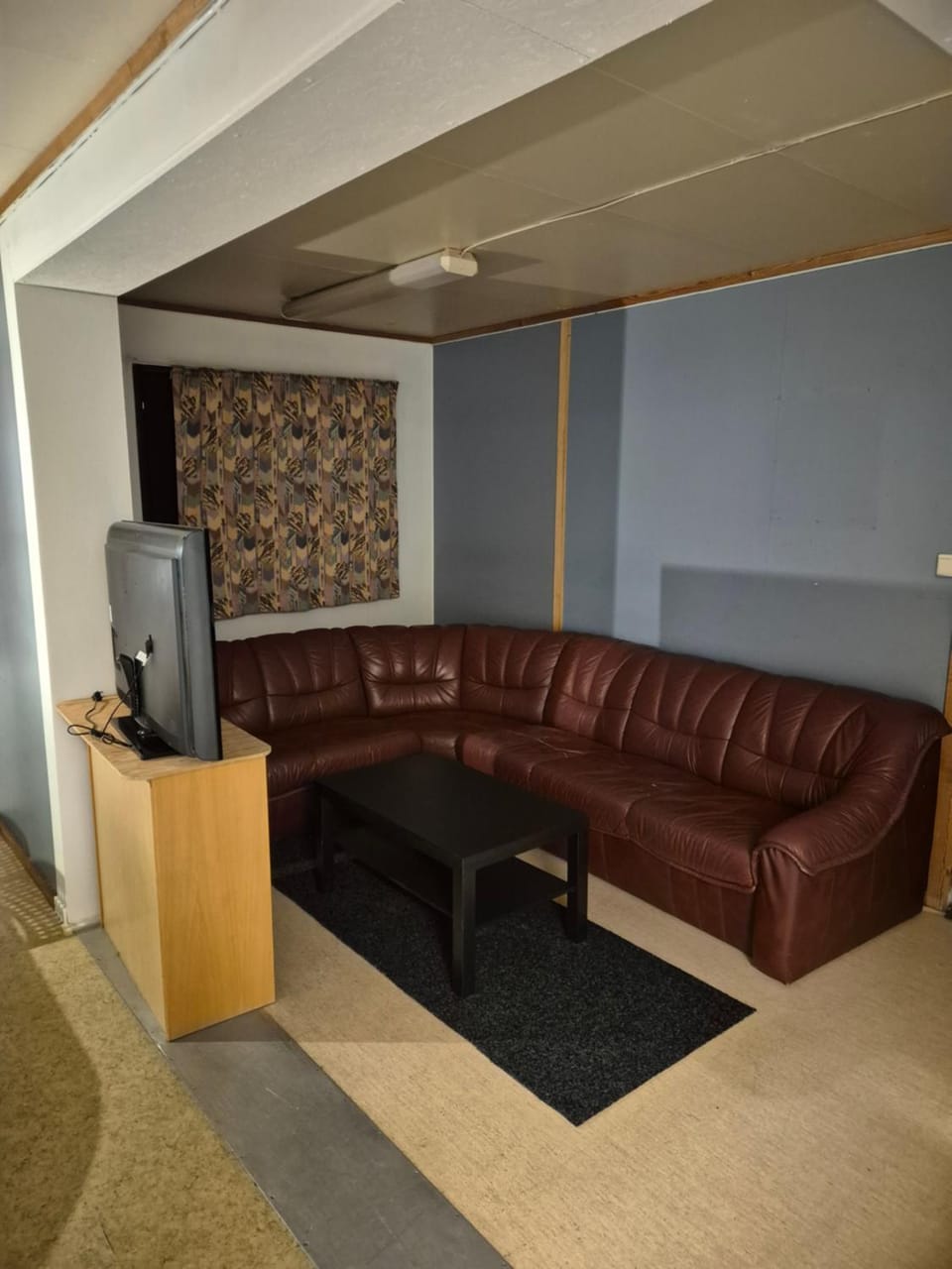 Communal lounge/ TV room, TV and multimedia, Living room, Seating area, Evening entertainment