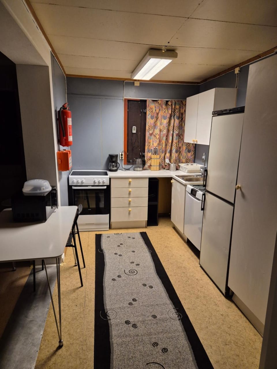 Kitchen or kitchenette, oven, stove