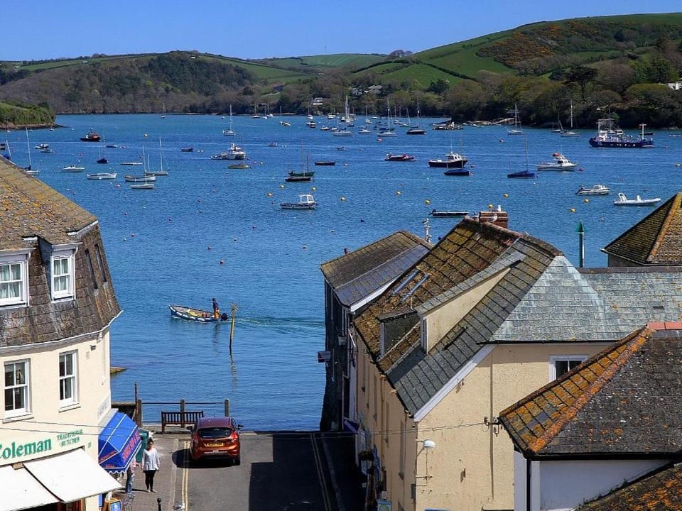 Ringmore Cottage - Salcombe - View over estuary House in Salcombe