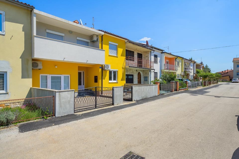 Property building, Day, Street view