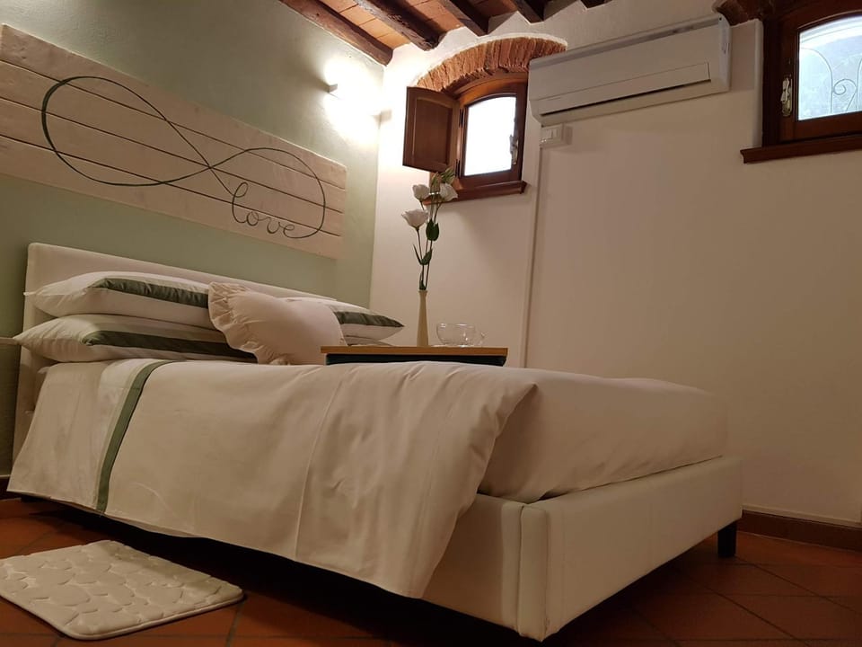 Bed, Bedroom, air conditioner