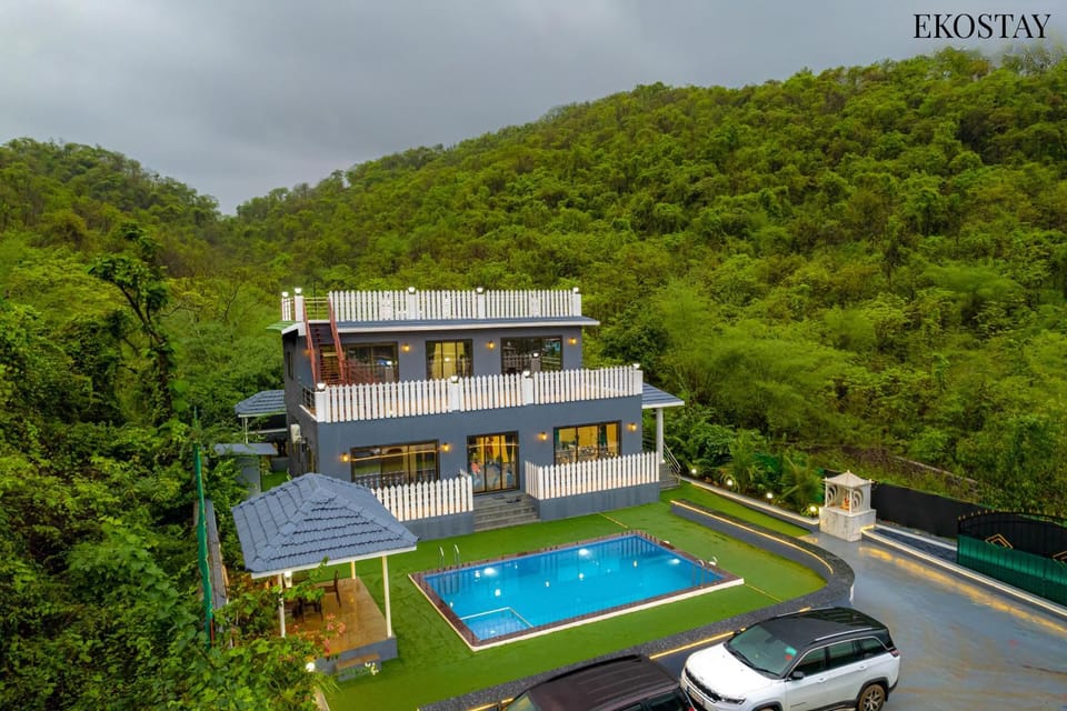 Property building, Spring, Day, Natural landscape, Mountain view, Pool view, Swimming pool, Parking