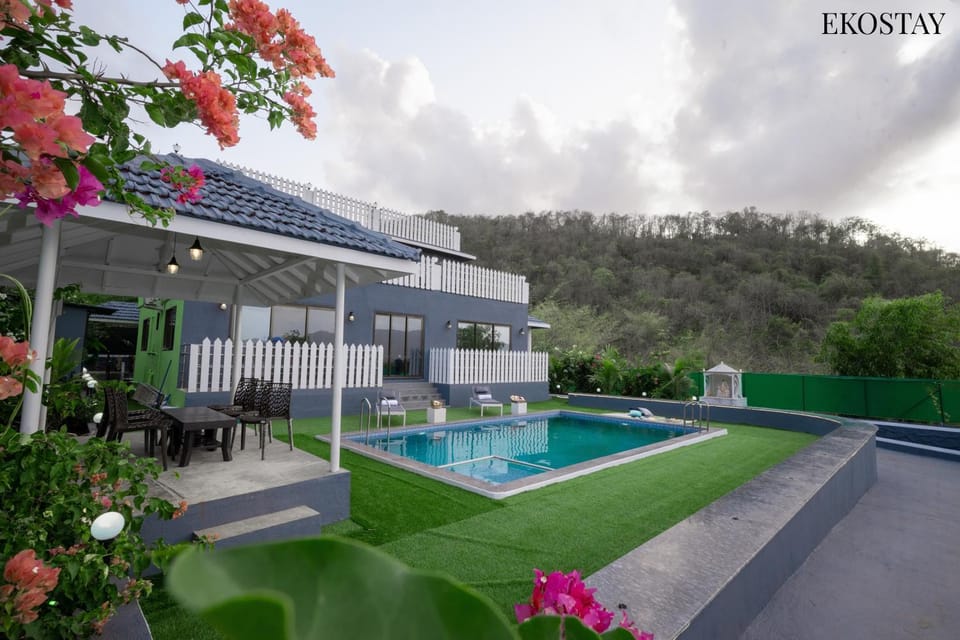 Property building, Spring, Day, Garden, Garden view, Pool view, Swimming pool, sunbed