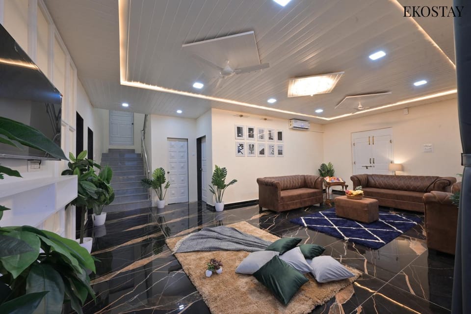 TV and multimedia, Living room, Seating area, towels, air conditioner