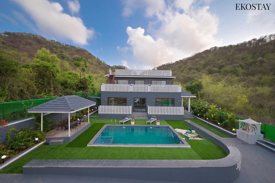 Property building, Spring, Day, Natural landscape, Mountain view, Pool view, Swimming pool, sunbed