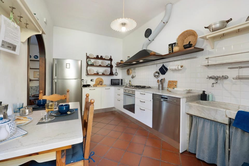 Kitchen or kitchenette, Living room