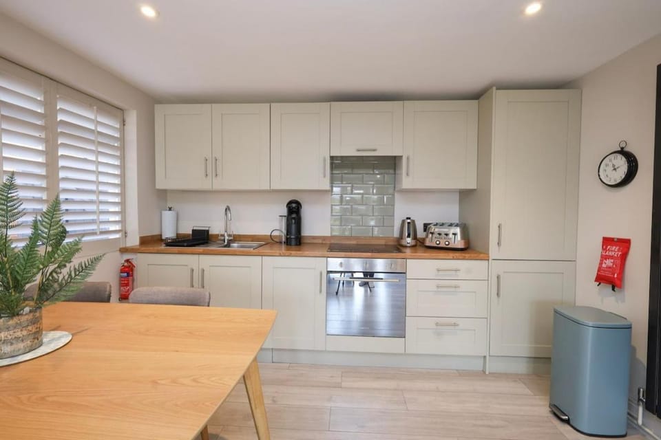 Sunnybrook Apartment in Borough of Waverley