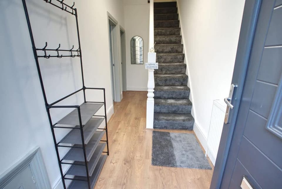 Sleeps 18 Lovely Mcr Home by City SuperHost House in Manchester