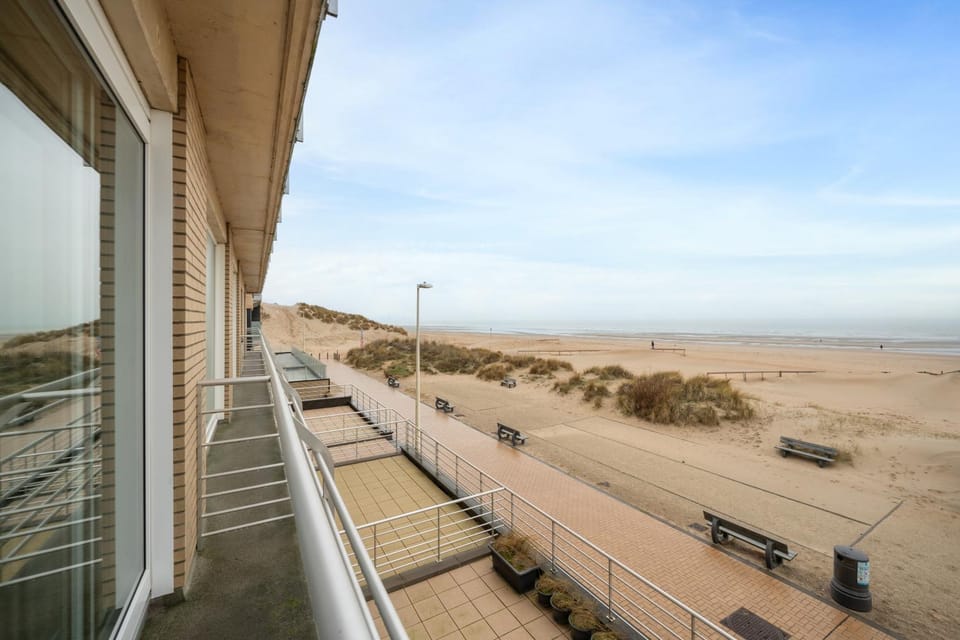 View (from property/room), Balcony/Terrace, Beach