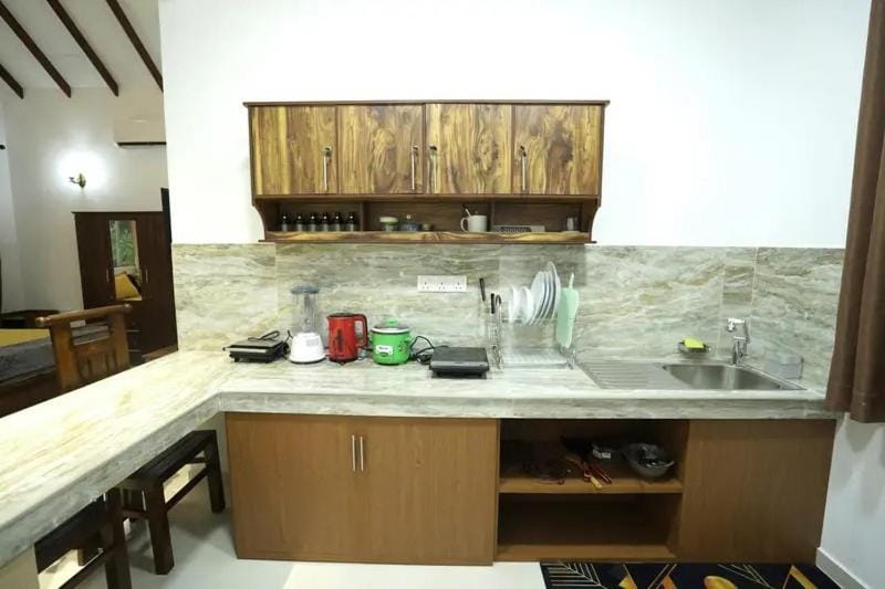 Dining area, kitchen
