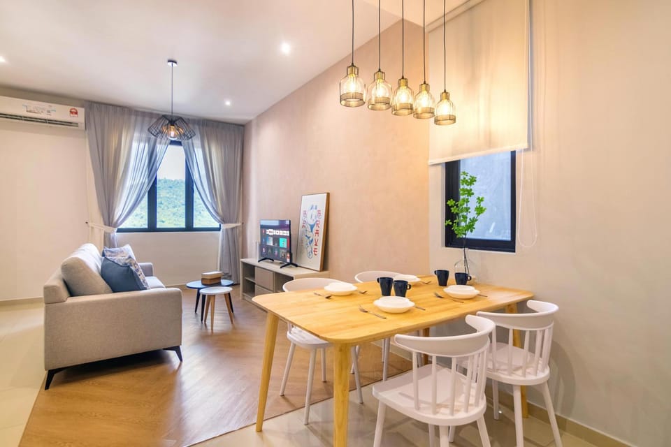 TV and multimedia, Living room, Seating area, Dining area, air conditioner