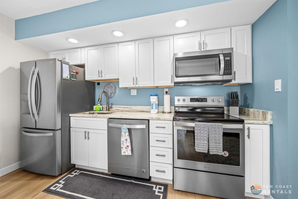 Spectacular Ocean View STEPS from the Beach and Pool! 4th Floor Studio! Apartment in New Smyrna Beach