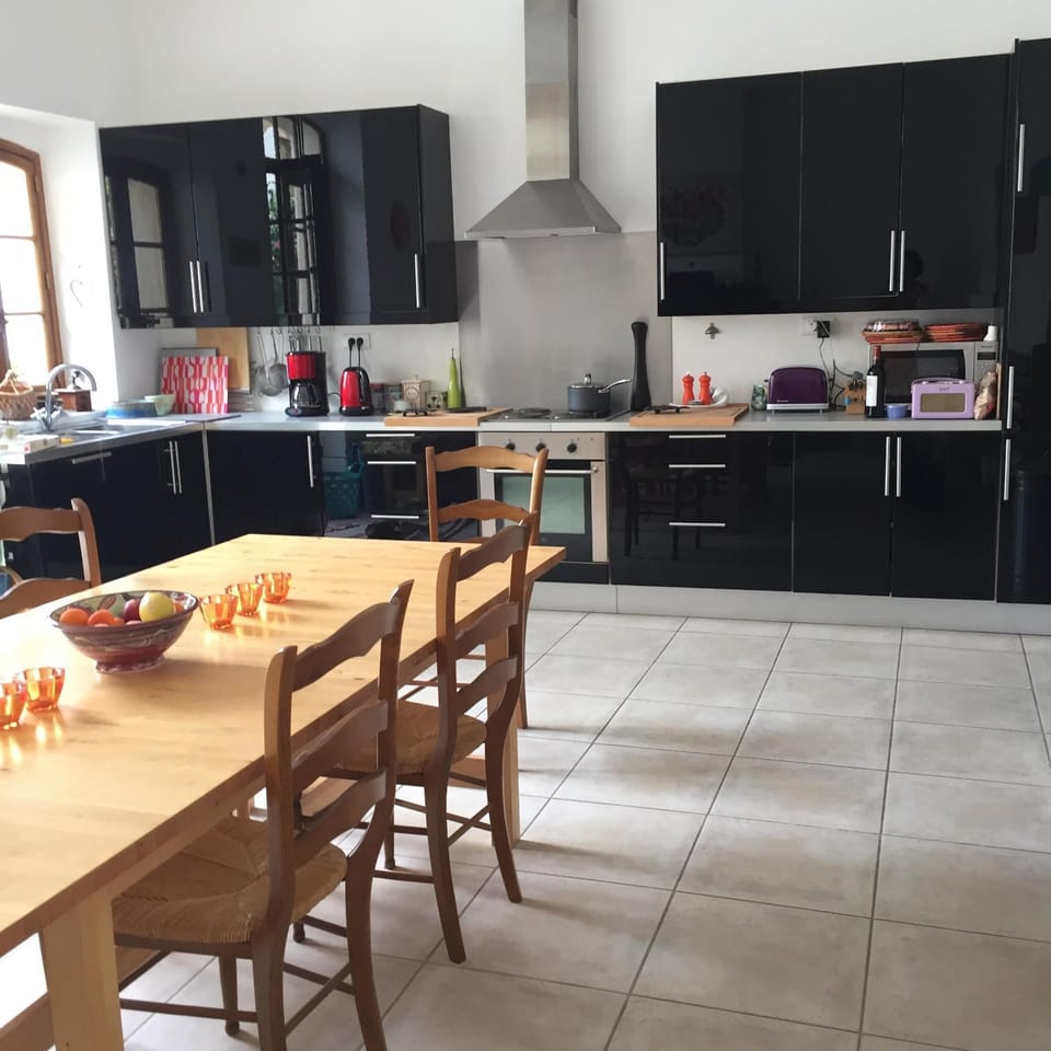 Kitchen or kitchenette, Dining area, dishwasher, stove