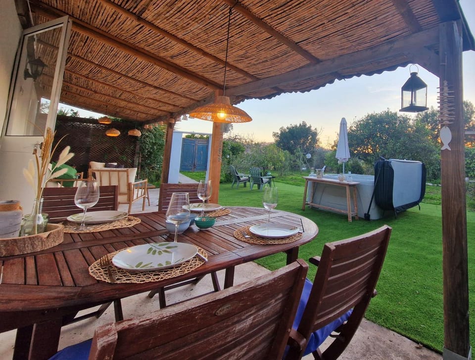 Patio, BBQ facilities, Garden, Garden, Hot Tub, Balcony/Terrace, Balcony/Terrace, Seating area, Dining area, Garden view