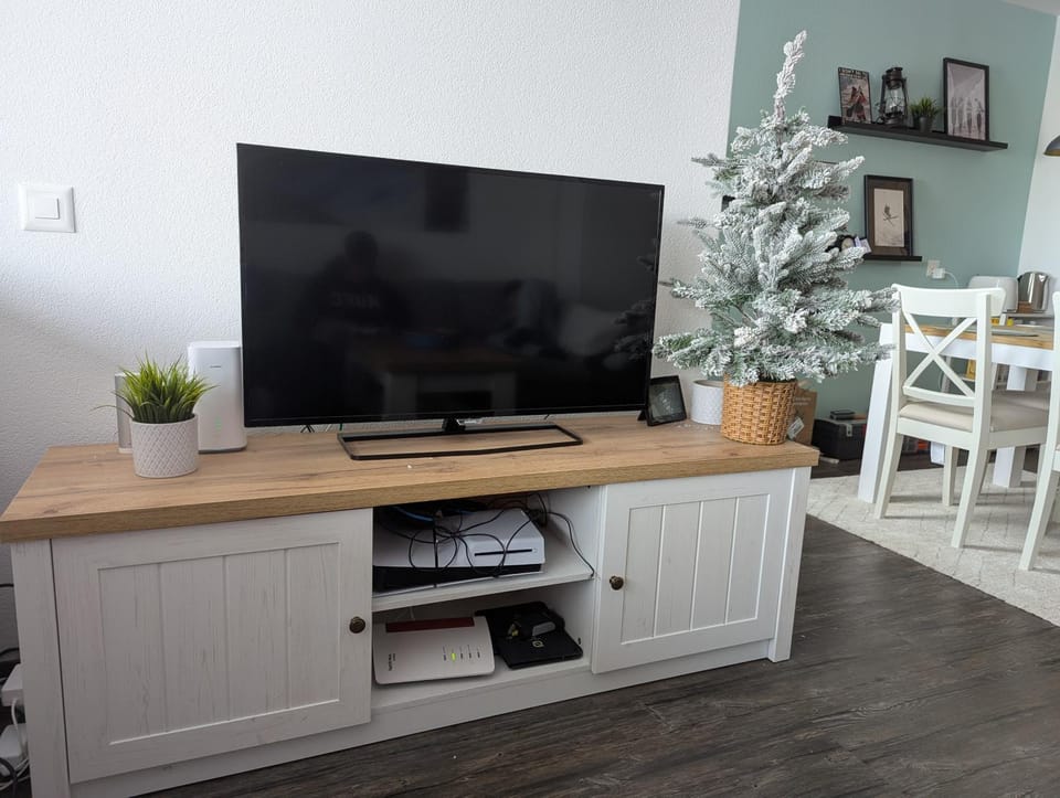 Communal lounge/ TV room, TV and multimedia